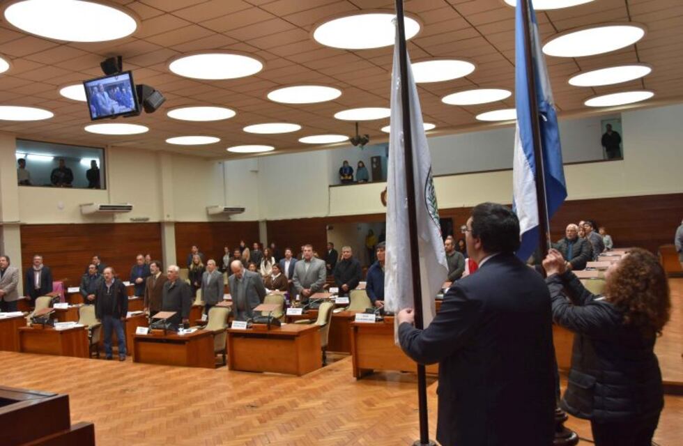 Legislatura autorizó la toma de créditos para sueldos y obras