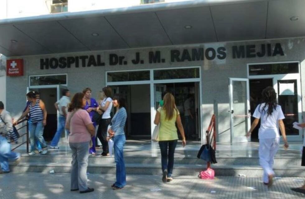 Paro de 24 horas en el hospital Ramos Mejía tras un violento ataque a enfermeros