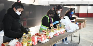 Entrega de bolsones alimentarios