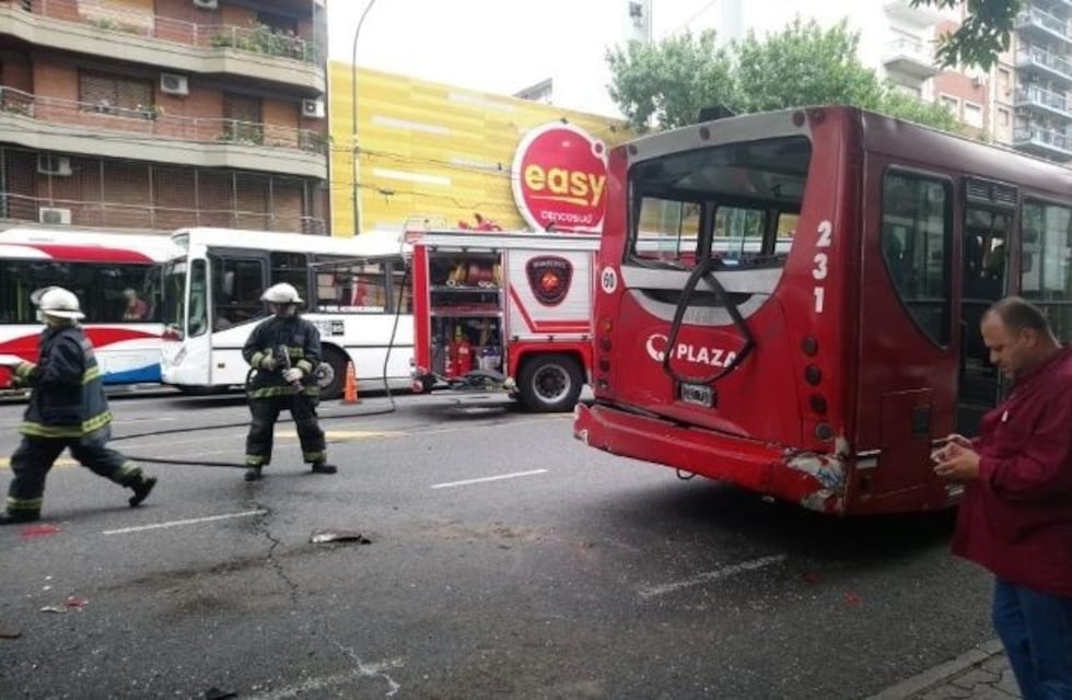 Al menos 14 heridos por un choque de colectivos en Caballito
