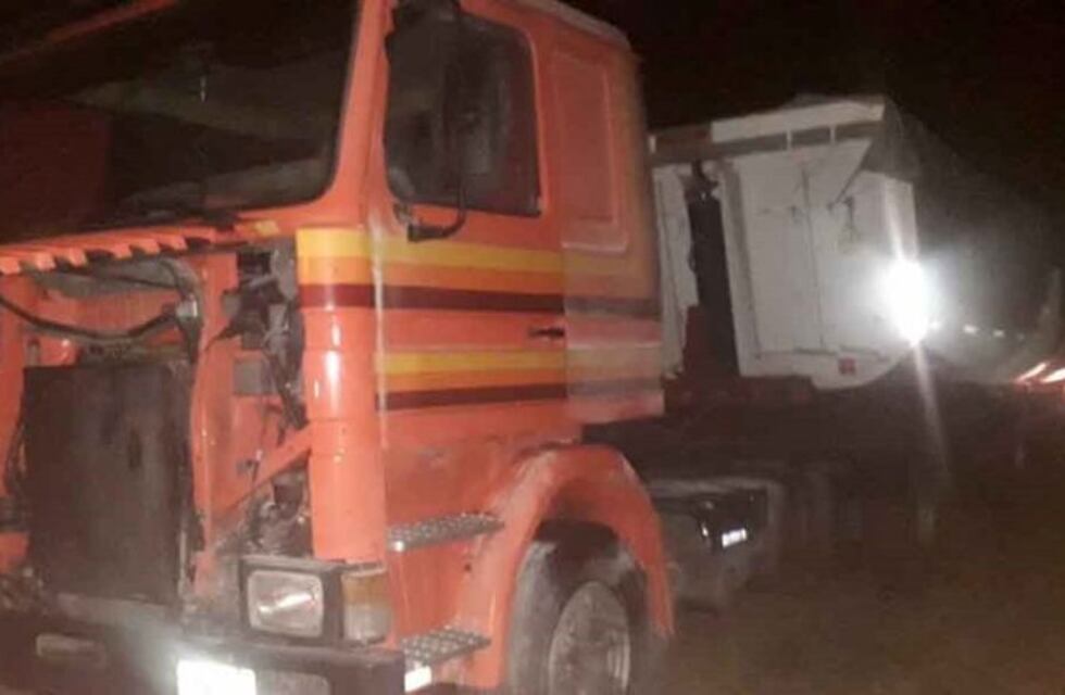 Susto en la ruta 33: la cabina de un camión se prendió fuego