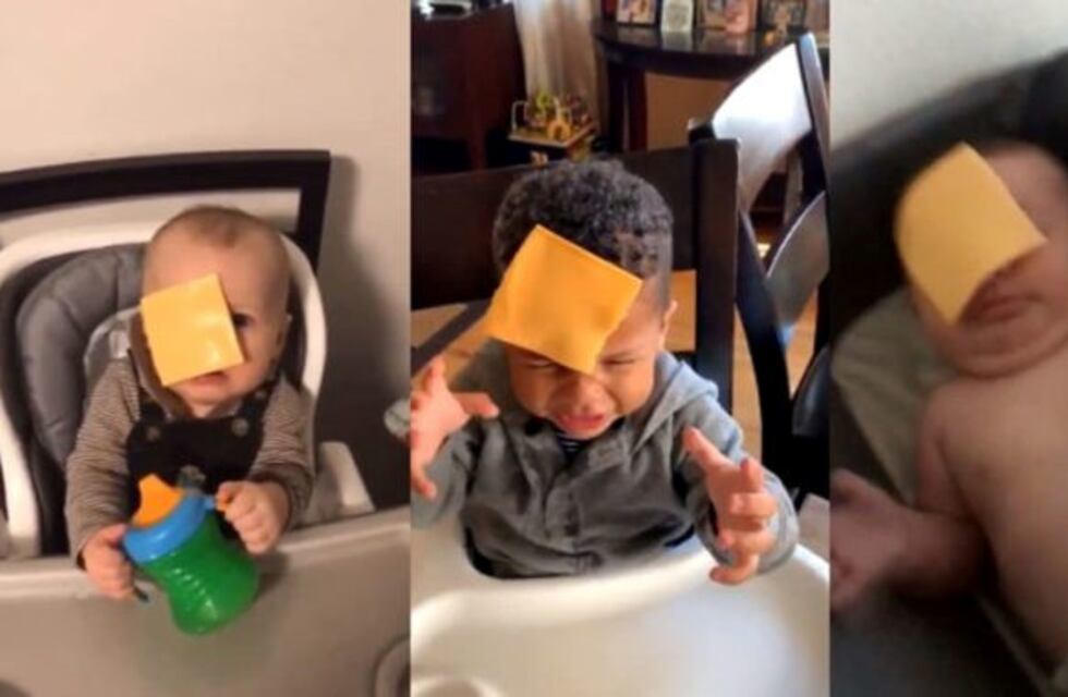 Nuevo y extraño reto en las redes: arrojar fetas de queso en la cara a bebés