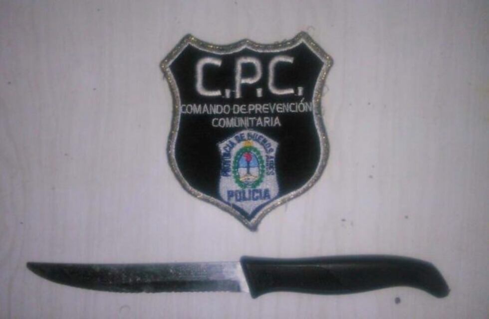 Insultaba a los vecinos y fue descubierto con un arma blanca entre su ropa