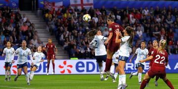 Integrantes de la Selección Argentina de fútbol femenino celebran el empate ante Japón, por el primer partido del Mundial Francia 2019\u002E Foto: Kenzo TRIBOUILLARD / AFP\u002E