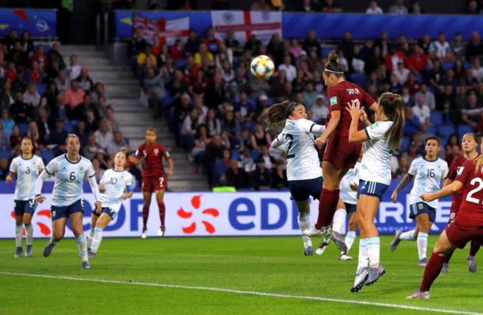 Argentina no pudo aguantar y perdió 1 a 0 con Inglaterra