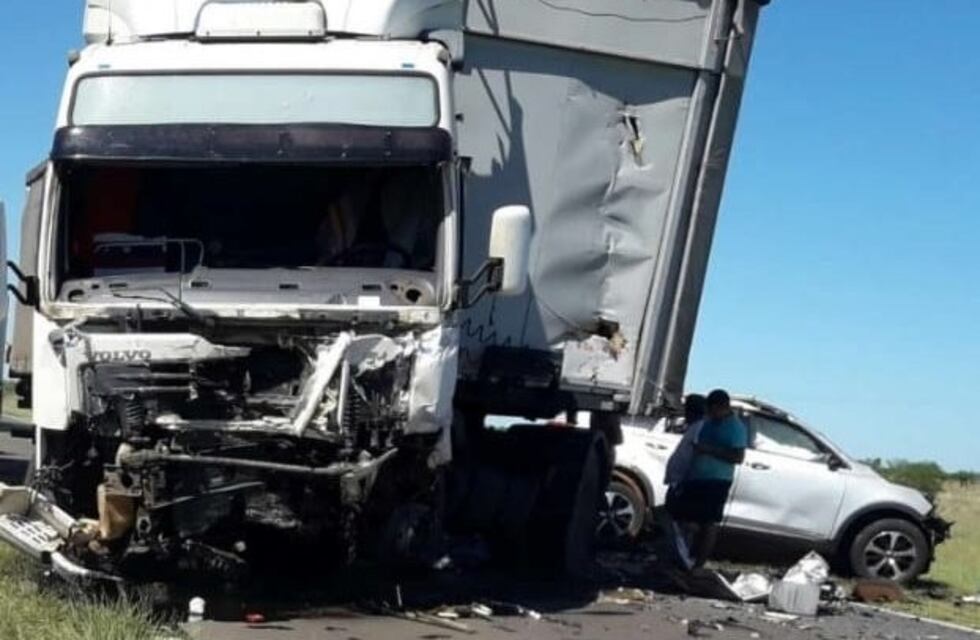 Familia pierde la vida en siniestro vial