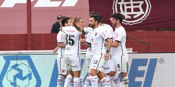 Newell's golea 3 a 0 a Lanús (@CABOBoficial)