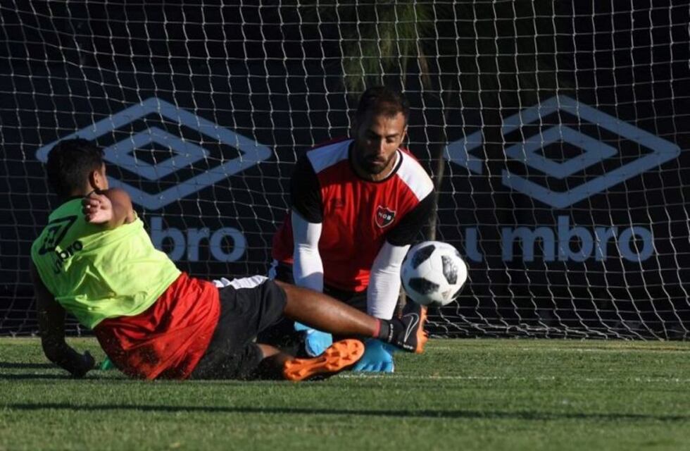 Luciano Pocrnjic se prepara para volver a defender el arco de Newell's