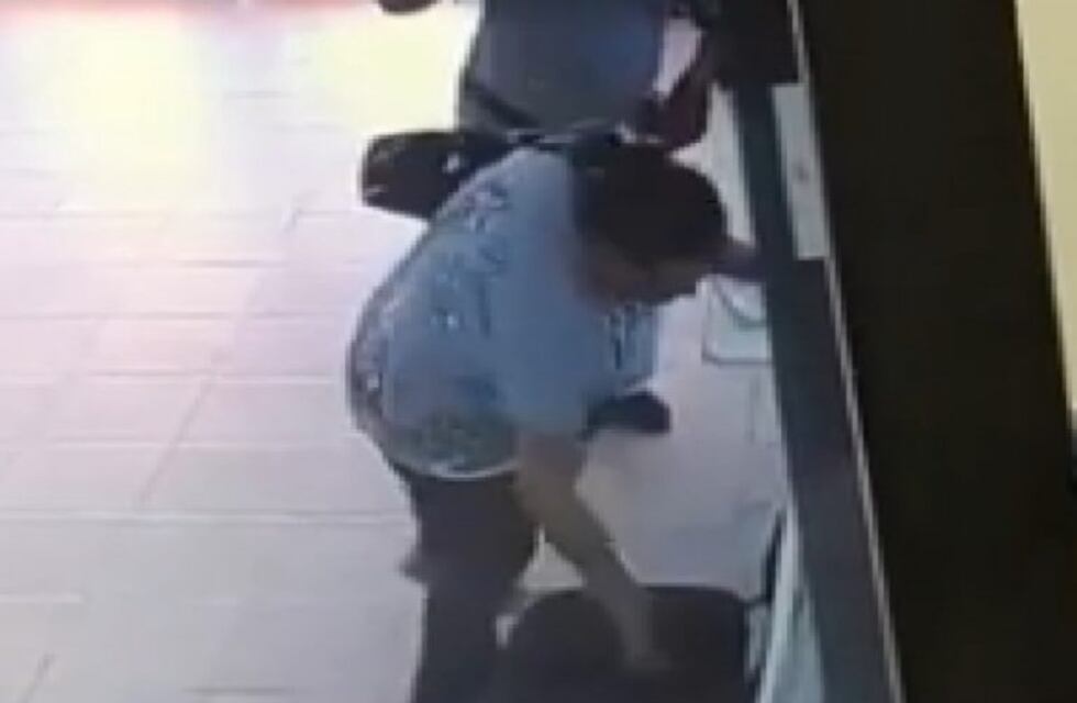 Se llevó la billetera que otra persona olvidó en las oficinas de la municipalidad de Formosa pero la devolvió sin plata