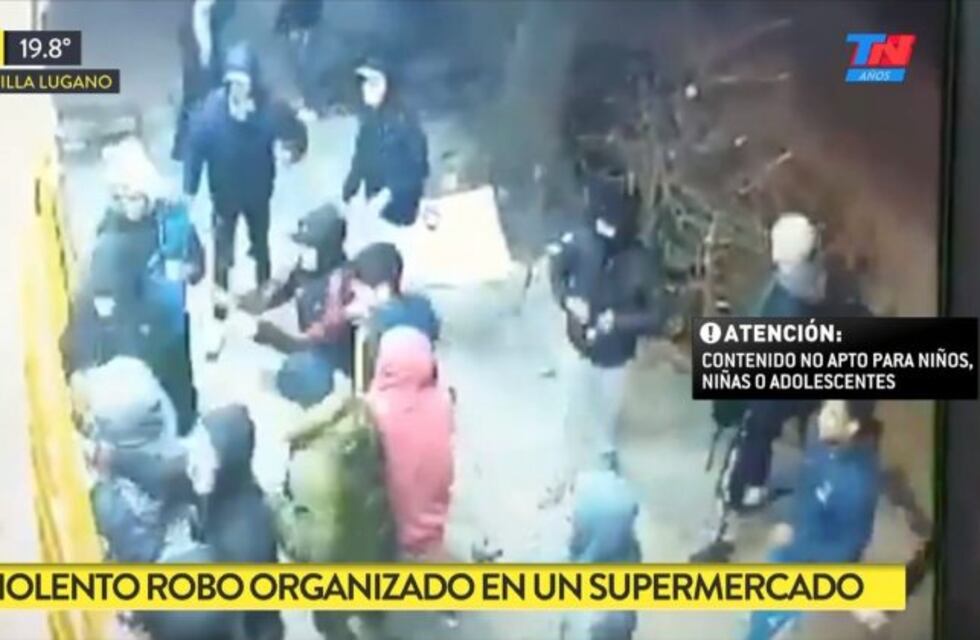 Atacaron a palazos un mercado en Villa Lugano