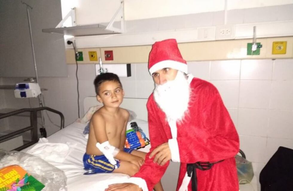 Misión cumplida para "Papá Noel Pablito", el hincha de Instituto solidario