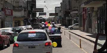 La "Promo caravana": el original festejo de un grupo de alumnos de primaria en Azul