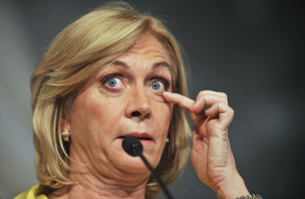 Una alcaldesa de Chile huyó corriendo de los periodistas que querían entrevistarla