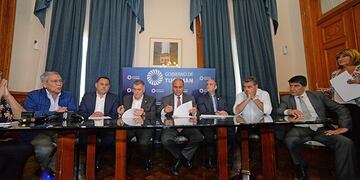 Nuevo aumento del 25% a los empleados estatales\u002E (Comunicación Gobierno Tucumán)