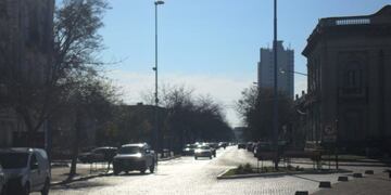 Comienzan los movimientos desde bien temprano en el centro rafaelino, con mucha luz del sol (Vía Rafaela)