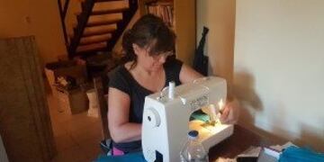 Voluntarios de Ushuaia confeccionan sábanas y barbijos\u002E