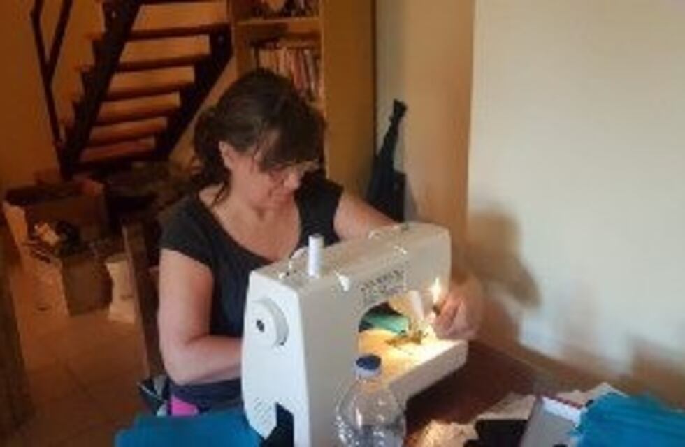 Fueguinos solidarios: son más de 300 los voluntarios que confeccionan barbijos y sábanas