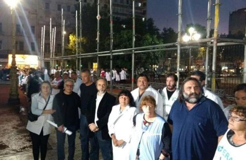 La Policía desalojó a gremialistas docentes que querían instalar una carpa frente al Congreso