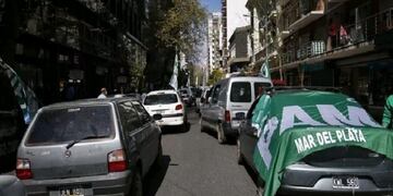 Trabajadores estatales de Mar del Plata reclamaron un acuerdo paritario (0223)