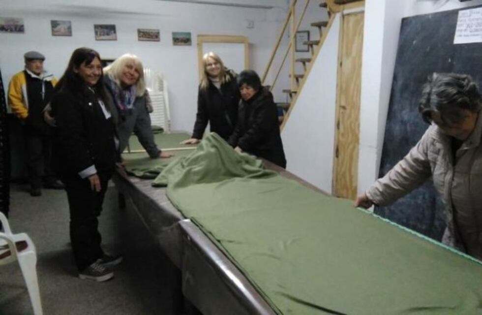 Adultos mayores solidarios: "fabricarán" 50 frazadas para abrigar a los que menos tienen