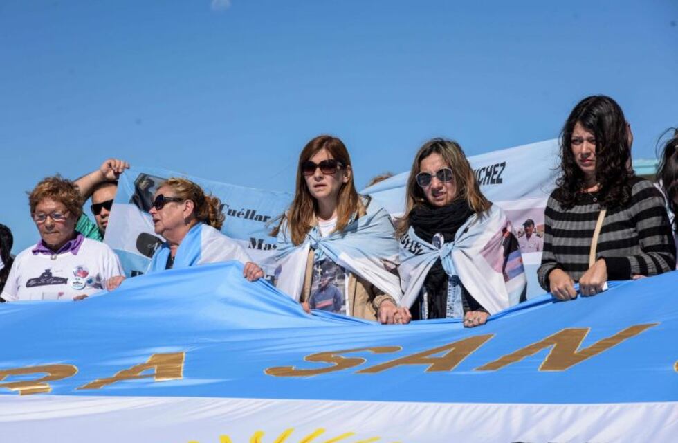 ARA San Juan: familiares marcharon a la base naval y pidieron sacar el submarino