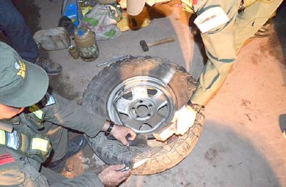 Desbaratan banda narco que transportaba droga en ruedas de auxilio