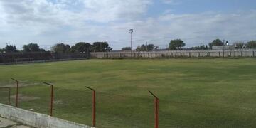 La cancha de Unión San Vicente luce un verde como hacía mucho tiempo no lucía