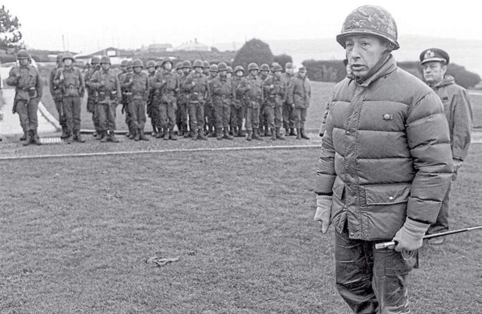 Malvinas: la historia secreta de los documentos de capitulación final de la guerra