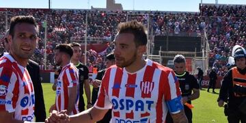 El marcador central fue ofrecido al club de Arroyito y le interesa al \