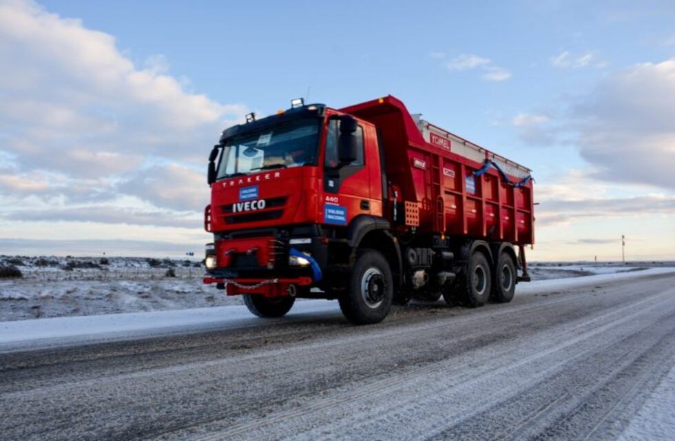 Vialidad Nacional avanza con las tareas de despeje en un importante tramo de la ruta 3