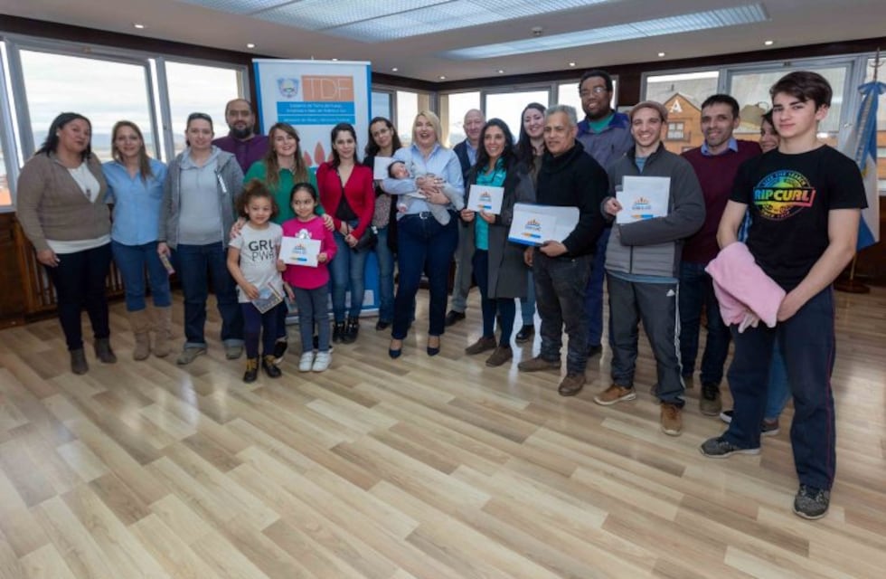 Se realizó en Ushuaia una nueva entrega del programa "Llegó el gas"