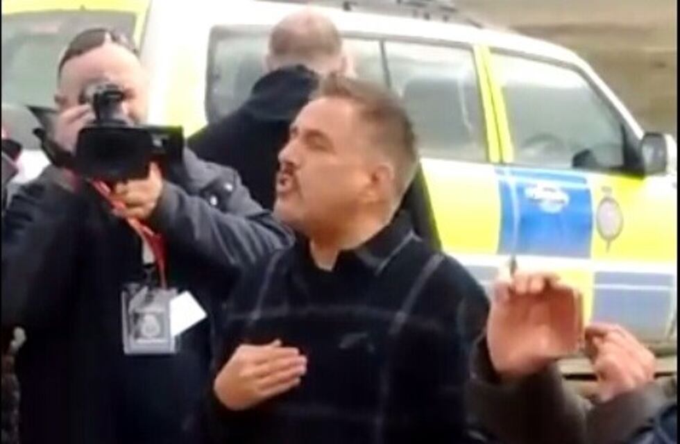 Malvinas: El video completo de Lerner cantando "Aquellos otros" en las islas