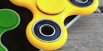 El fidget spinner, la nueva moda entre los mu00e1s chicos.
