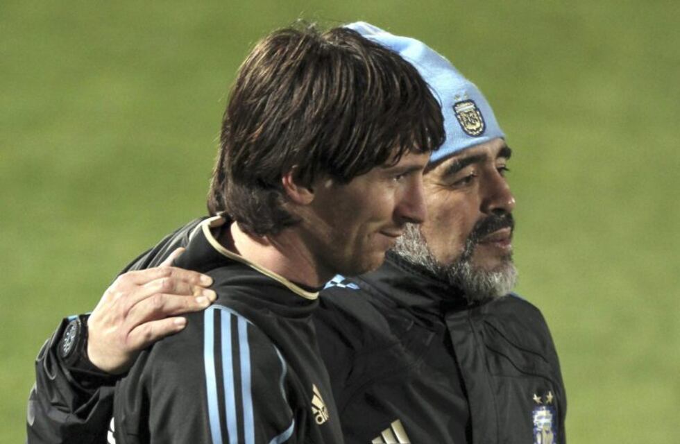 Diego Maradona abrazó a Lionel Messi a la distancia por su cumpleaños