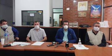 San Vicente, Misiones\u002E El director del hospital local, doctor Pauluk, y el intendente de la ciudad, Fabián Rodríguez\u002E (San Vicente informa)