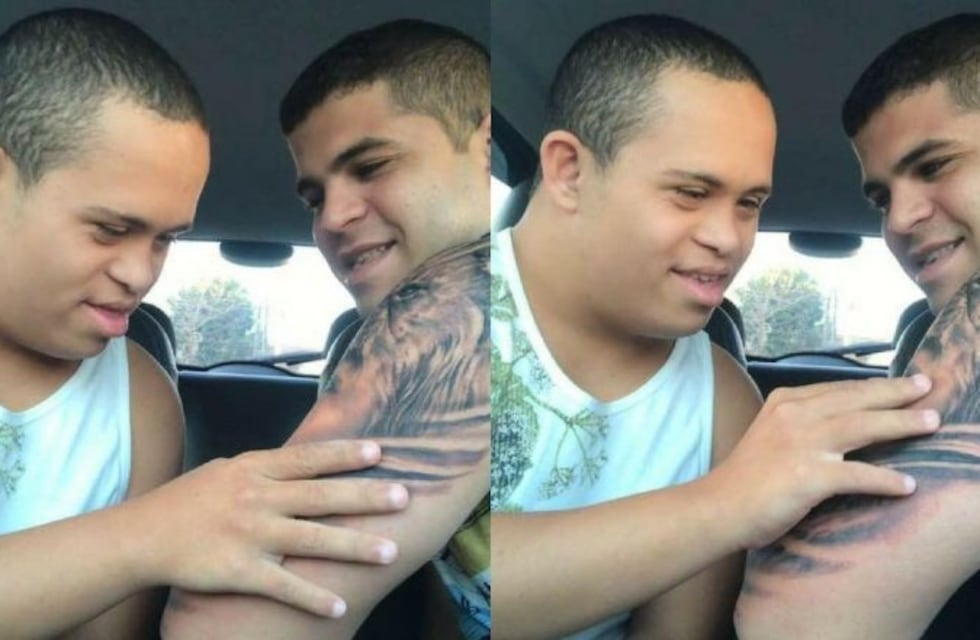 La reacción de un joven con síndrome de Down al verse tatuado en el brazo de su hermano