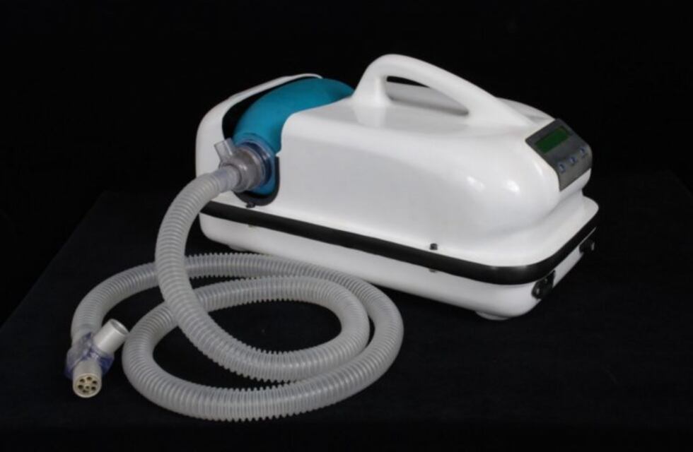 Un ingeniero fabricó un respirador portátil y ofrece producirlo en serie