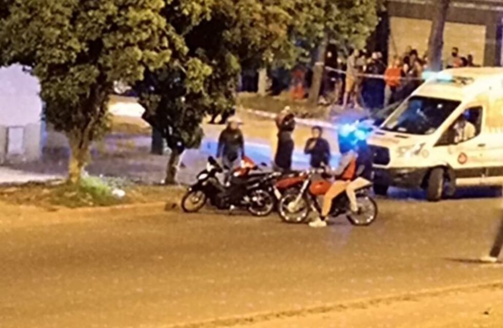 Asesinaron a balazos a dos personas en motocicleta en barrio Alvear