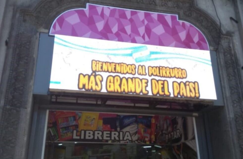 Cinthia Fernández desplazó a Laurita y así promociona la vuelta al cole en el polirrubro de su novio