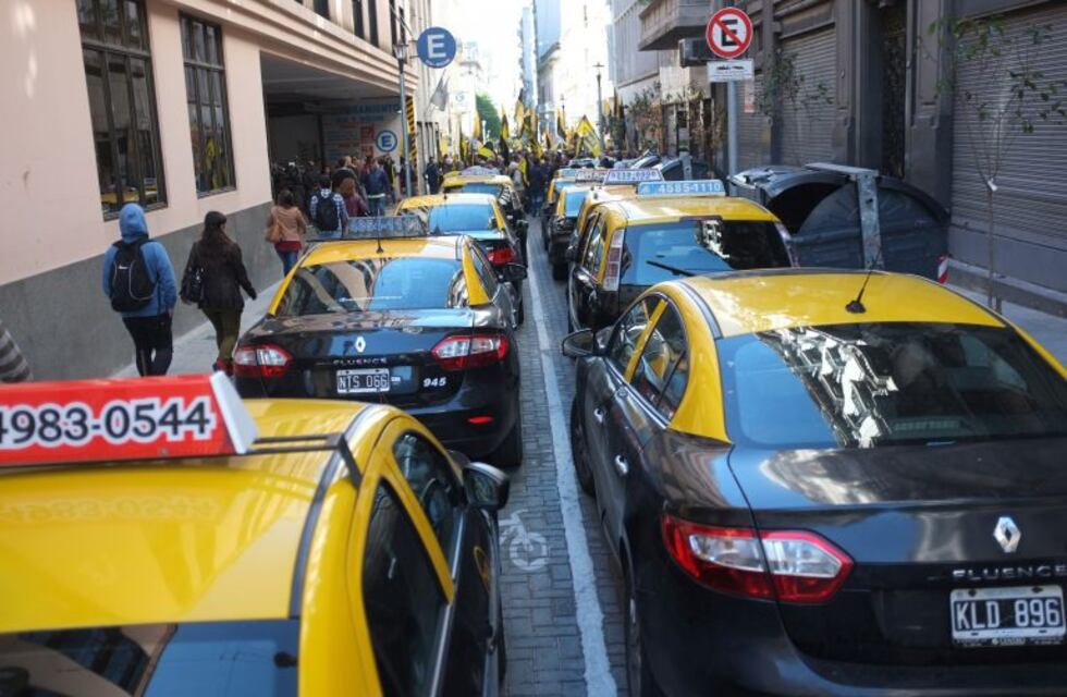Los taxis porteños aumentarán en marzo un 18%