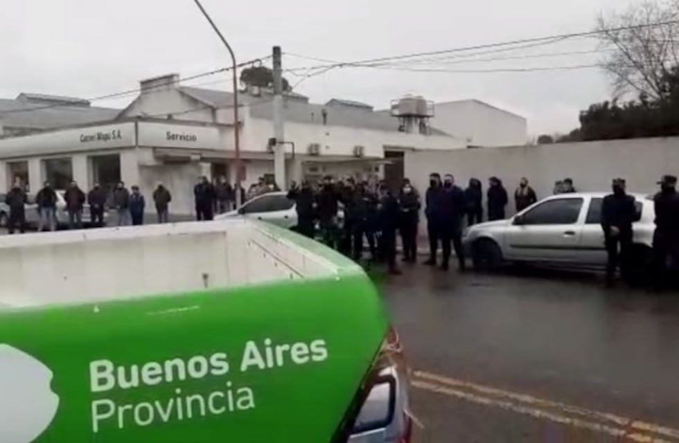 Tercer día de protestas de la policía bonaerense en Azul
