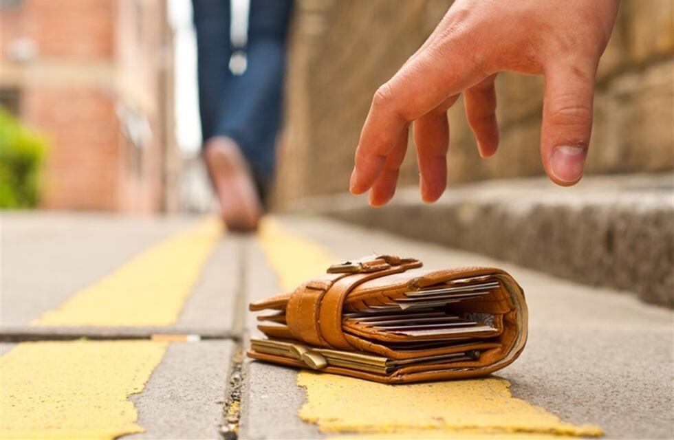 Noble gesto en Rawson: perdió su billetera y la encontró intacta “no faltaba ni un peso”