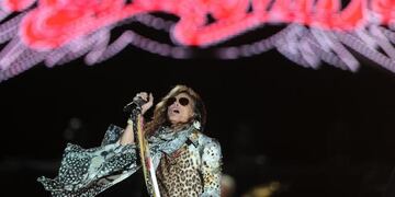 Aerosmith firmó la guitarra durante su paso por Córdoba\u002E