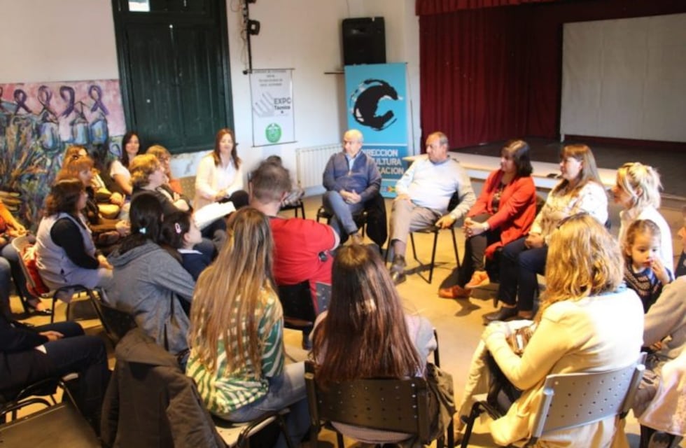 Sánchez se reunió con los Bibliotecarios Escolares de Tres Arroyos