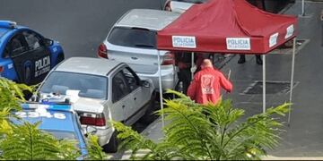 Encontraron a un hombre muerto dentro de un auto en Belgrano\u002E Foto: Minuto Uno\u002E