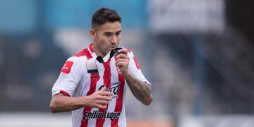 El Taca volvió a poner escena su fama de goleador\u002E A Primera con el Santo Tucumano\u002E