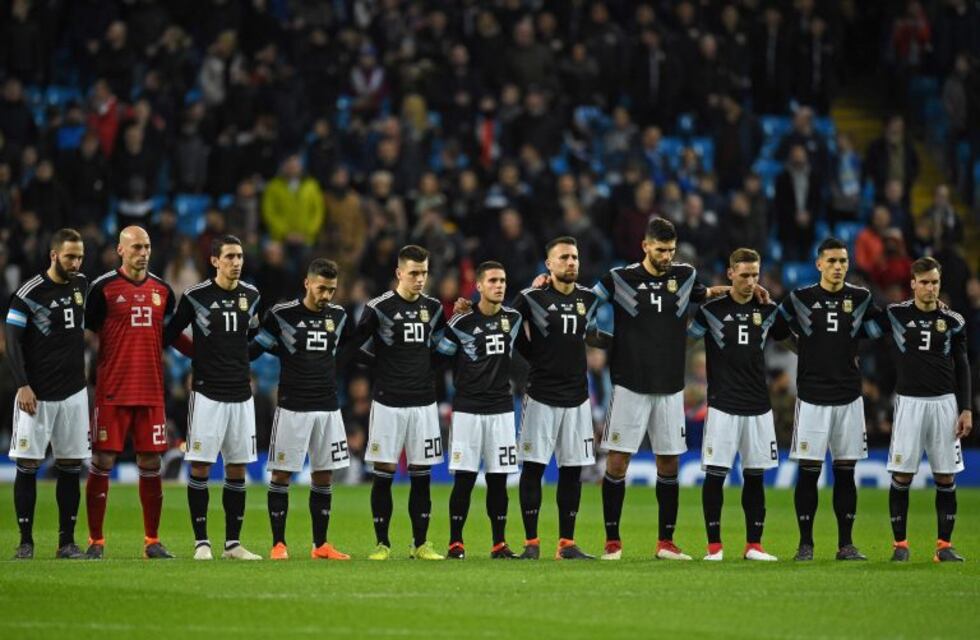 El minuto de silencio de la Selección en homenaje a Houseman