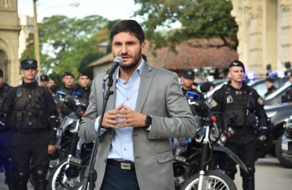 Pullaro apoyó el uso de pistolas Taser porque "cuidan la vida"