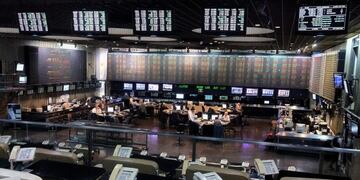 The Buenos Aires Stock Exchange on October 2, 2014\u002E Argentina said Thursday it would make no sweeping changes at its central bank after the director resigned amid an economic slide, sending the Buenos Aires stock market into a dive\u002E AFP PHOTO/ STR\r\n buenos aires bolsa de comercio de buenos aires caida en el indice merval por nuevo presidente del banco central