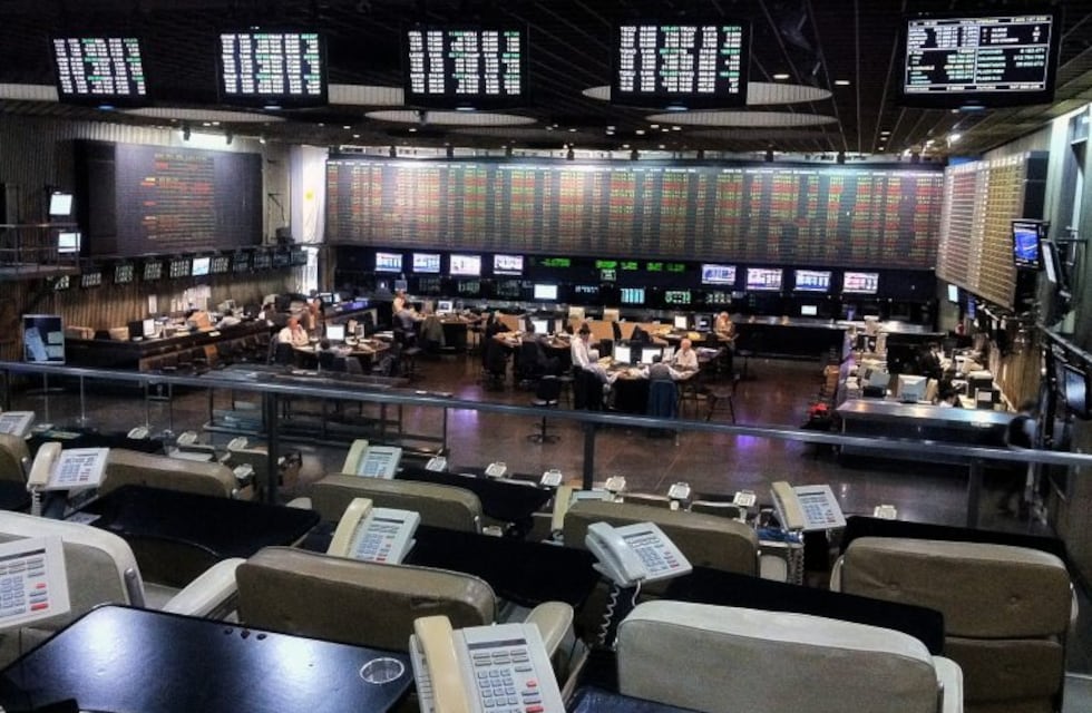 Argentina no fue declarada mercado emergente: cayó la bolsa y el dolar aumentó 30 centavos